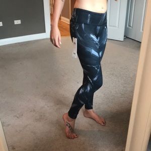 Alo Yoga Black Airbrush Legging